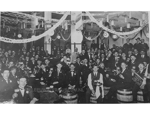 Feest bij de Leeuw bier 1936